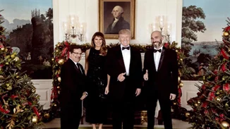 Η χριστουγεννιάτικη φωτογραφία του Βαλάντη με τον Donald Trump