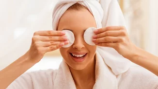 3 τρόποι ντεμακιγιάζ ματιών για κάθε περίσταση