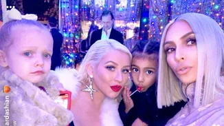 Kim Kardashian | Ολόκληρη η οικογένεια στο χριστουγεννιάτικο πάρτυ (εκτός από την Kylie!)
