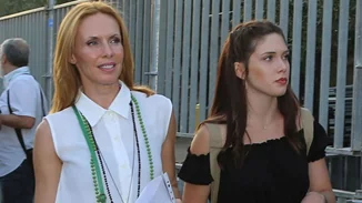 Εβελίνα Παπούλια | Μετράει αντίστροφα και νοσταλγεί την κόρη της