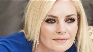 Ελισάβετ Μουτάφη | Τα σχόλια της Κατερίνας Καραβάτου για το μονόπετρο της