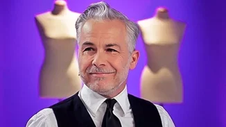 Χάρης Χριστόπουλος | Οι τρυφερές ευχές στην κούκλα σύντροφό του