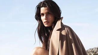 Τόνια Σωτηροπούλου | Ποζάρει με εσώρουχα στο κρεβάτι