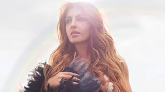 Κάνε δικό σου το ολοκαίνουργιο album της Έλενας Παπαρίζου με τον πιο εύκολο τρόπο