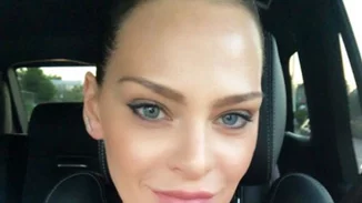 Υβόννη Μπόσνιακ | Εντυπωσιακή στην πρεμιέρα του Αντώνη Ρέμου