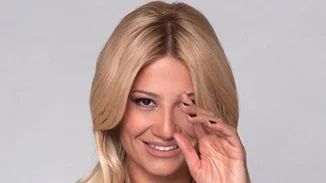 Φαίη Σκορδά | Χριστουγεννιάτικες αγορές με εντυπωσιακό look