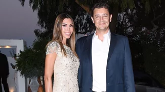 Αντώνης Σρόιτερ | Τρυφερές αγκαλιές με την Ιωάννα Μπούκη σε βραδινή έξοδο