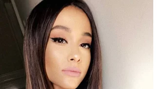 Μια Ariana Grande-ρομπότ στο κλιπ του «34+35»