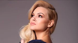 Βίκυ Κάβουρα | Στο πλευρό του Χρήστου Χολίδη στην πρεμιέρα στο Posidonio