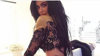 Kylie Jenner | Οι πρώτες φωτογραφίες με την φουσκωμένη της κοιλίτσα είναι γεγονός