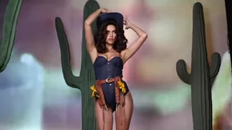 Irina Shayk | Σέξι στο πιο αστείο βίντεο του Love Advent Calendar!