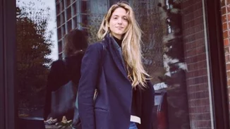 Σοφία Καρβέλα | Φωτογραφίζει τους γονείς της σε μία τρυφερή στιγμή