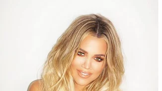 Η εγκυμονούσα Khloe Kardashian ποζάρει και αποκαλύπτει πόσων μηνών είναι!