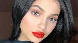 H χριστουγεννιάτικη φωτογραφία της Kylie Jenner δεν είναι αυτό που περιμέναμε