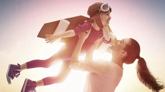 Για να δείξεις στα παιδιά σου τον κόσμο πρέπει να σηκωθείς από τον καναπέ