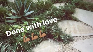 Halle Berry | Sexy κάτω από το Χριστουγεννιάτικο δέντρο!