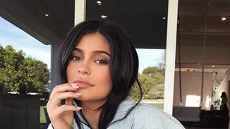 Οι θαυμαστές της Kylie Jenner αντιδρούν στο Twitter!