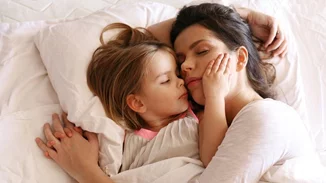 Πως βιώνουν οι μητέρες τις νέες μεθόδους διαπαιδαγώγησης