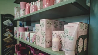 H Radiant σε προκαλεί να γιορτάσεις τα Χριστούγεννα με τον πιο beauty τρόπο!