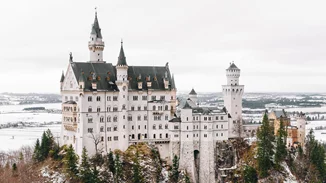 Το κάστρο Neuschwanstein ενσαρκώνει το χριστουγεννιάτικο όνειρο