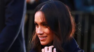 Meghan Markle | Γιατί αγγίζει συνεχώς τα μαλλιά της;