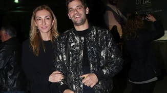 Ρούλα Ρέβη & Αποστόλης Τότσικας | Τρυφερές αγκαλιές σε βραδινή έξοδο