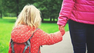 Γιατί οι γονείς σέρνουν τα παιδιά τους από την μία δραστηριότητα στην άλλη;