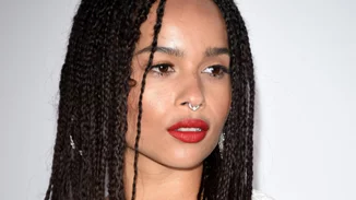 Zoë Kravitz | 5 επίσημες sexy chic εμφανίσεις της που τράβηξαν όλα τα φλας!