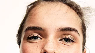 Ποια... μοβ beauty προϊόντα να πάρεις για να τιμήσεις το απόλυτο χρώμα του 2018!