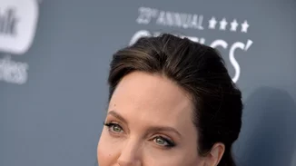 Τι σημαίνει θηλυκότητα για την πιο... θηλυκή γυναίκα, την Angelina Jolie;