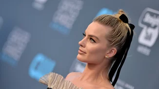 Αυτά είναι τα χτενίσματα που είδαμε στο κόκκινο χαλί και εσύ θα κάνεις (μέσα σε 2 λεπτά) αυτό το ΣΚ!