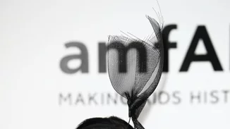 H Dita Von Teese "αδειάζει" το Hollywood!