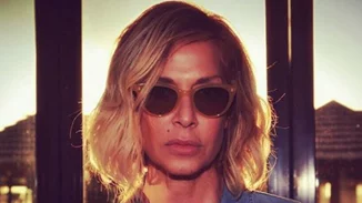 Άννα Βίσση | Βόλτα στο κέντρο της Αθήνας μαζί με τον Νίκο Καρβέλα