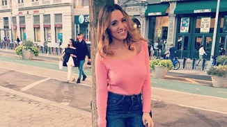 Καλομοίρα | Παρακολούθησε μαζί με την κόρη της τις Χρυσές Σφαίρες