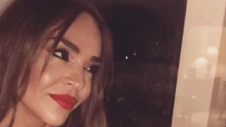 Νικολέττα Καρρά | Τρυφερές αγκαλιές και φιλιά με τον Φώτο Πιττάτζη σε βραδινή έξοδο