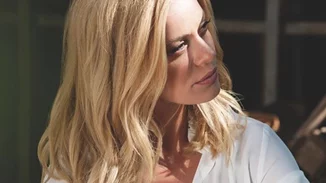 Ζέτα Μακρυπούλια | Με casual look σε θεατρική βραδιά