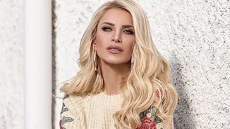 Κατερίνα Καινούργιου | Νυχτοπερπατήματα στο κέντρο της Αθήνας