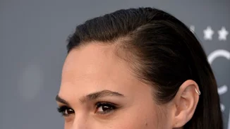 Η Gal Gadot και οι διάσημοι φίλοι της τραγουδούν το Imagine