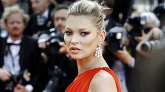 Kate Moss | 10+1 iconic εμφανίσεις της που επανακαθόρισαν την έννοια του στυλ
