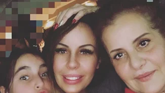 Ιωάννα Λίλη | Η γλυκιά selfie με την μητέρα και την κόρη της