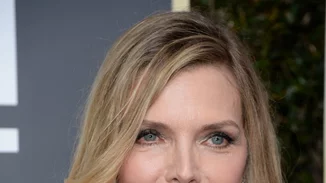 Τέλος το ξανθό για την Michelle Pfeiffer | Έγινε κοκκινομάλλα και είναι σχεδόν αγνώριστη