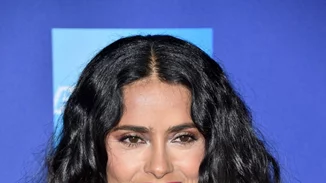 Η Salma Hayek ποζάρει με μπικίνι και «ρίχνει» το Instagram