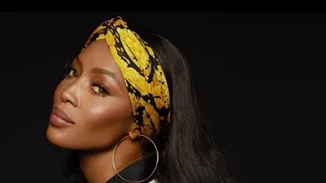 Η Naomi φωτογραφίζεται γυμνή και αποδεικνύει γιατί είναι το supermodel της καρδιάς μας