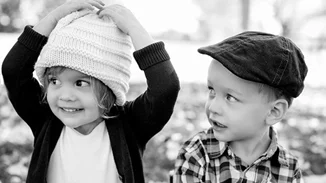 «Όχι τώρα, χρυσό μου, έχω δουλειά» – Πότε τα παιδιά αμφιβάλλουν για την αγάπη μας