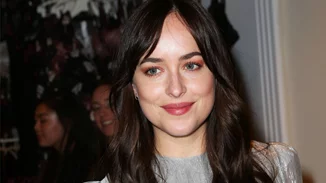 Η Dakota Johnson σκηνοθέτησε το νέο βίντεο των Coldplay