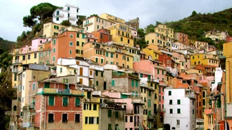 Γιατί οι Ιταλοί πουλάνε σπίτια στη Σαρδηνία με 1 ευρώ;