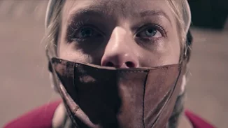 Handmaid's Tale | Το τρέιλερ της 2ης σεζόν έφτασε και μας πάγωσε το αίμα!