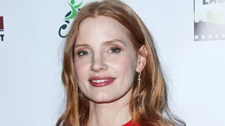 H Jessica Chastain είναι η απόδειξη πως οι κοκκινομάλλες μπορούν φορέσουν κόκκινο