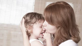 Γιατί είναι OK να αφήνεις το μωρό σου ή το παιδί σου να κλαίει κάποιες φορές