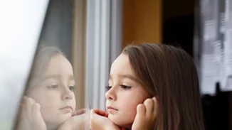 Σε ποια ηλικία μπορώ να αφήσω το παιδί μόνο στο σπίτι;